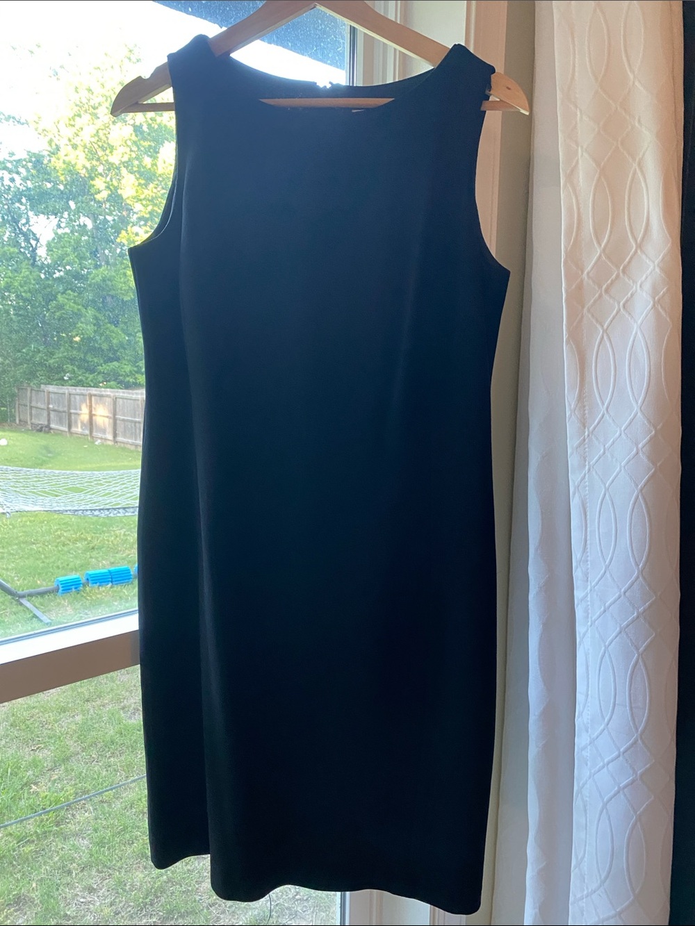 Peter Nygard Black Sleeveless Shift Dress